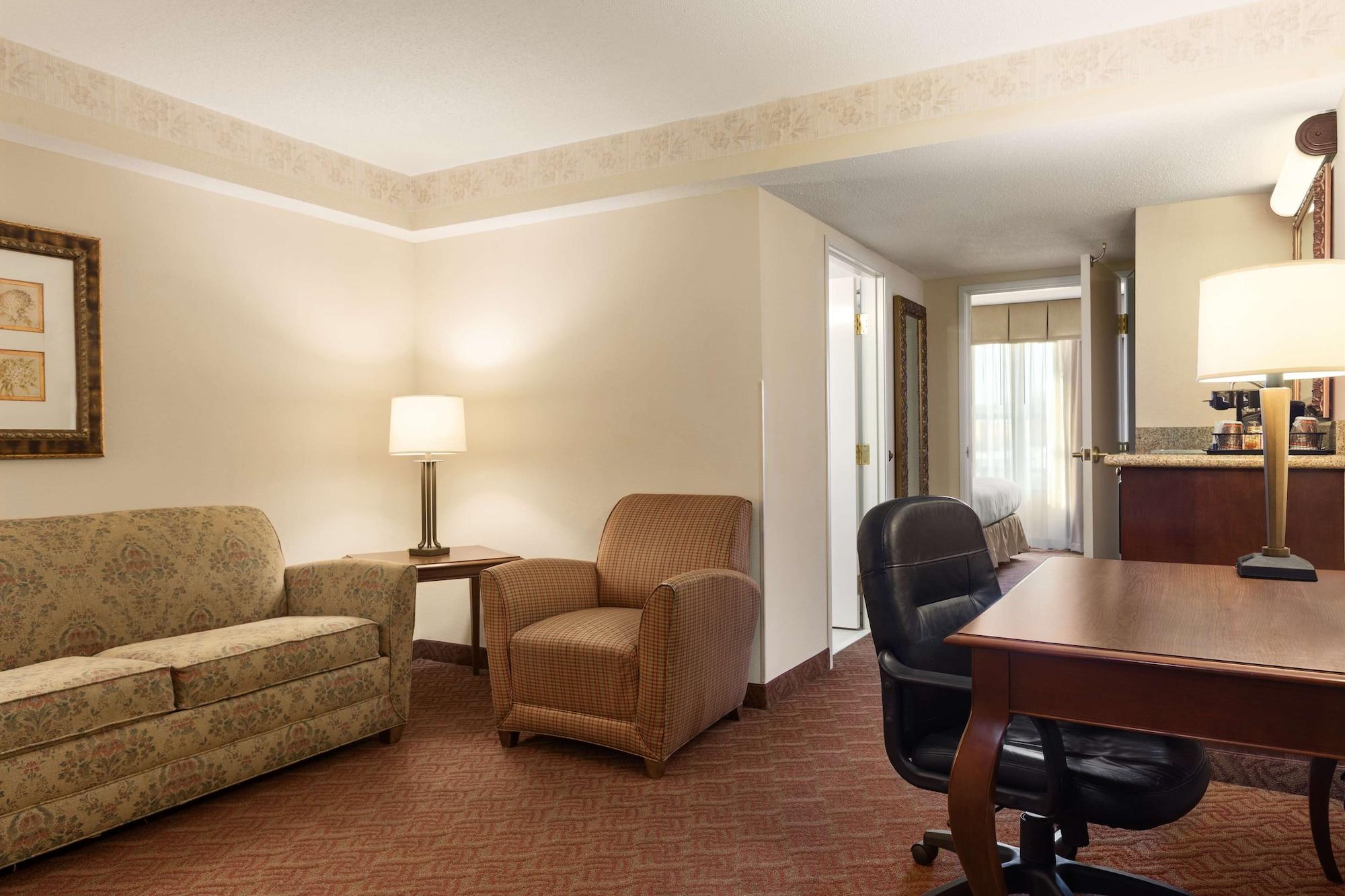 Spark By Hilton Woodbridge Bagian luar foto