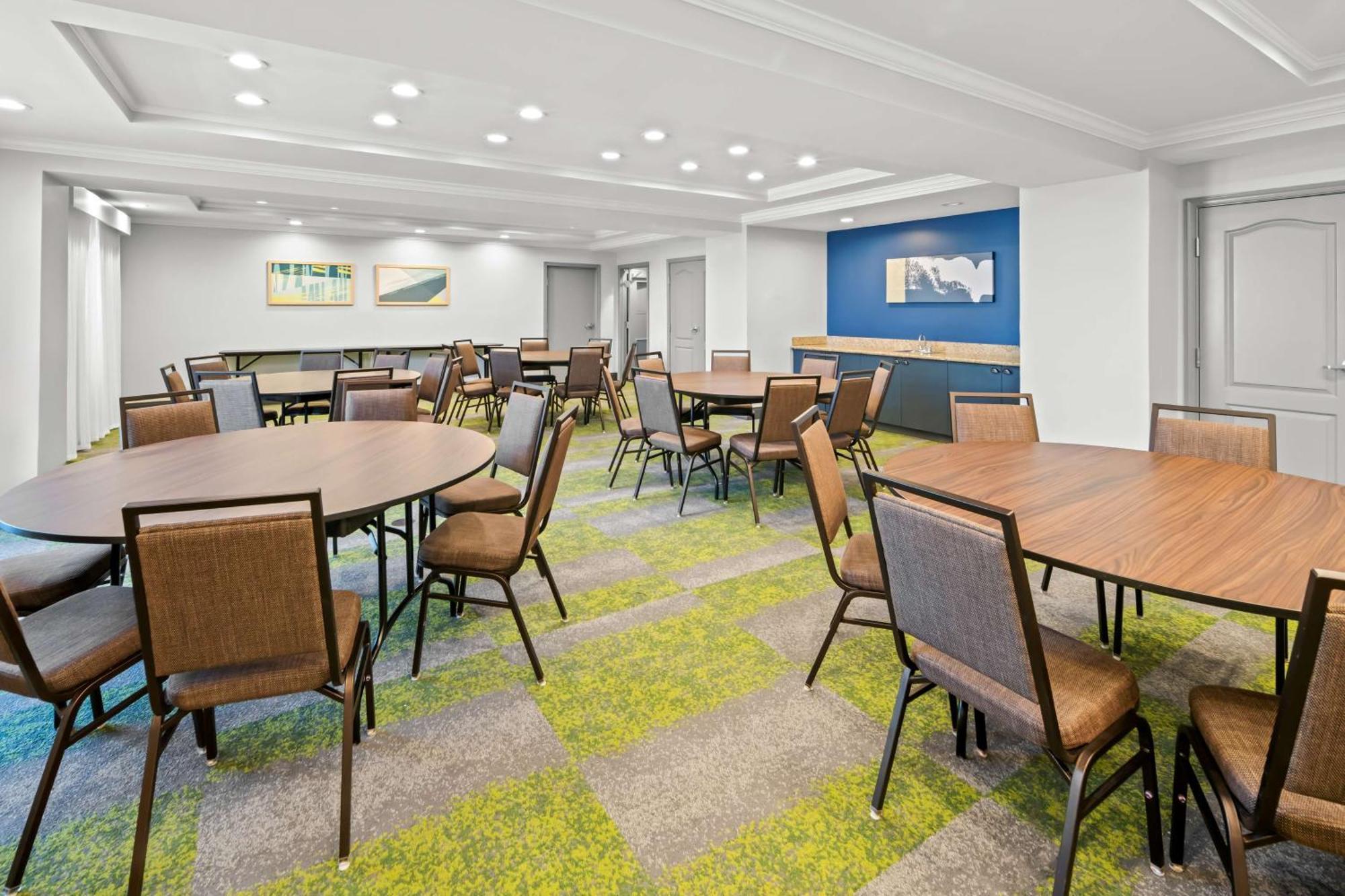 Spark By Hilton Woodbridge Bagian luar foto