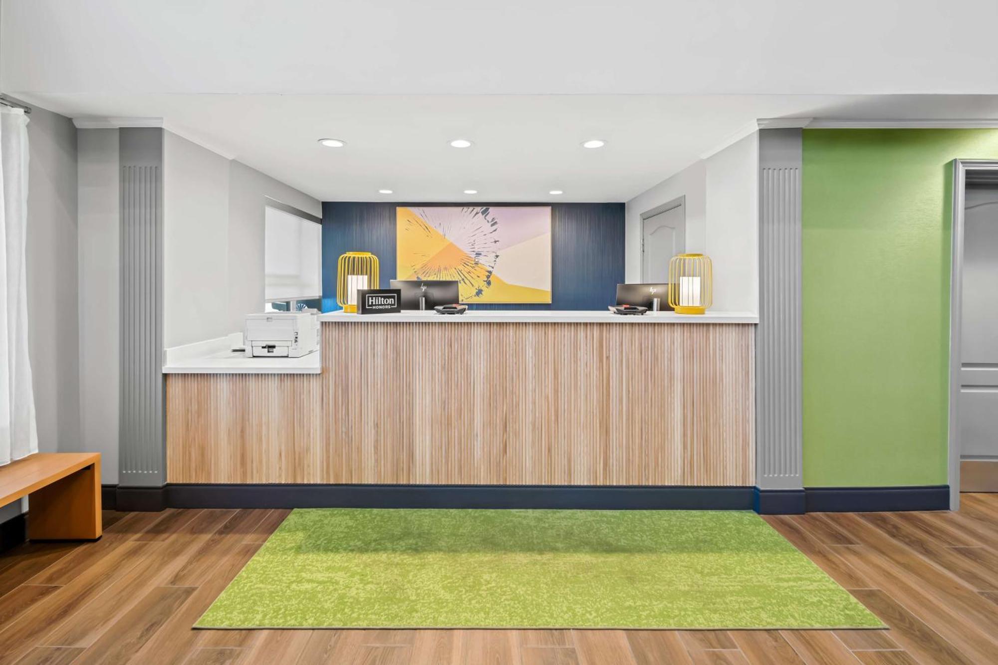 Spark By Hilton Woodbridge Bagian luar foto